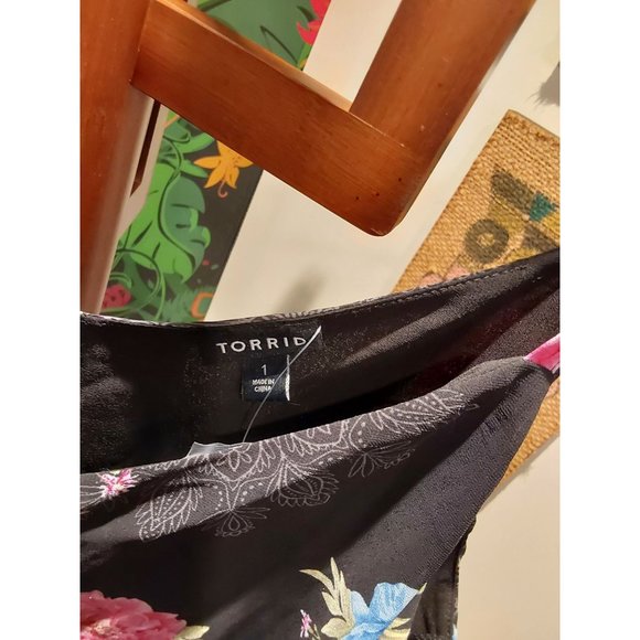 NEW Torrid Women's Camisole in Black with Mandalas and Flowers. Size 1 or 14/16 - Picture 5 of 11